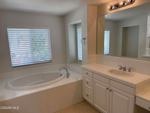 600 Clearwater Creek Drive, Newbury Park, CA 91320