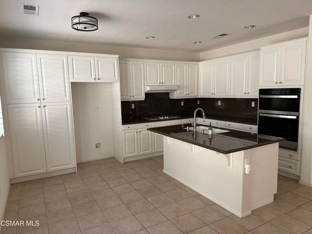 600 Clearwater Creek Drive, Newbury Park, CA 91320