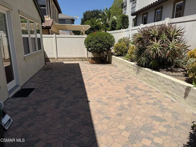 600 Clearwater Creek Drive, Newbury Park, CA 91320