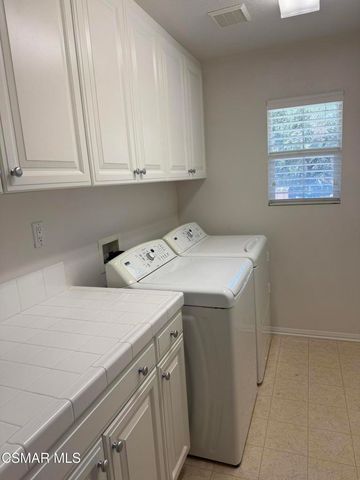 600 Clearwater Creek Drive, Newbury Park, CA 91320