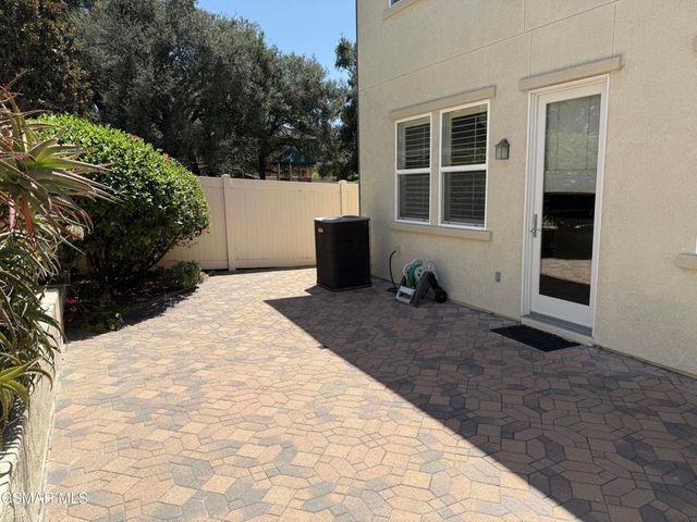 600 Clearwater Creek Drive, Newbury Park, CA 91320