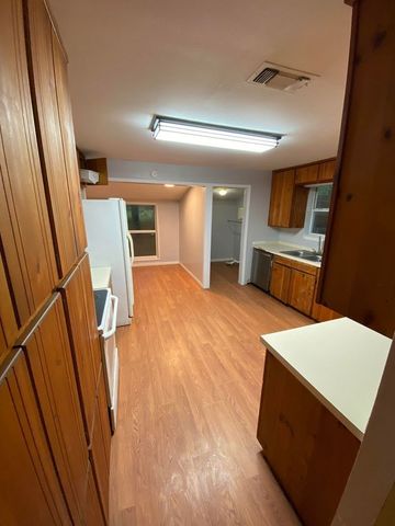 810 W Day Street, Denison, TX 75020