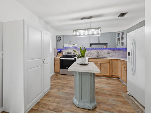 234 La Mancha Avenue, Royal Palm Beach, FL 33411
