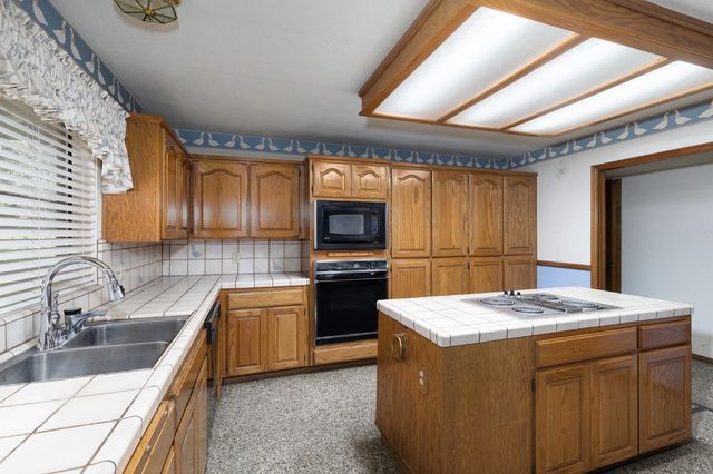 2038 Rall Avenue, Clovis, CA 93611