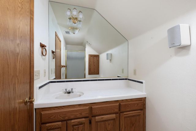 2038 Rall Avenue, Clovis, CA 93611