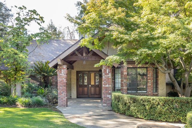 2038 Rall Avenue, Clovis, CA 93611