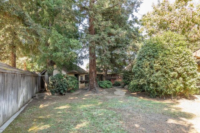 2038 Rall Avenue, Clovis, CA 93611
