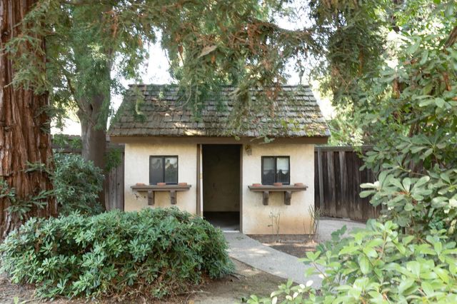 2038 Rall Avenue, Clovis, CA 93611