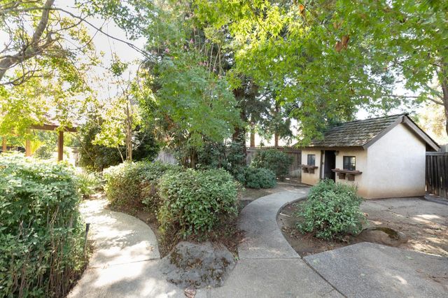 2038 Rall Avenue, Clovis, CA 93611