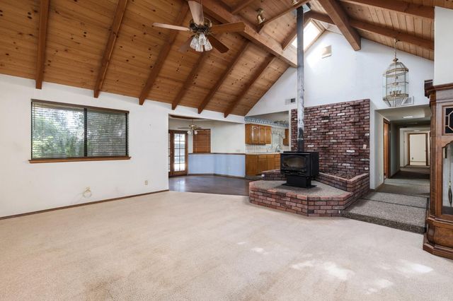 2038 Rall Avenue, Clovis, CA 93611