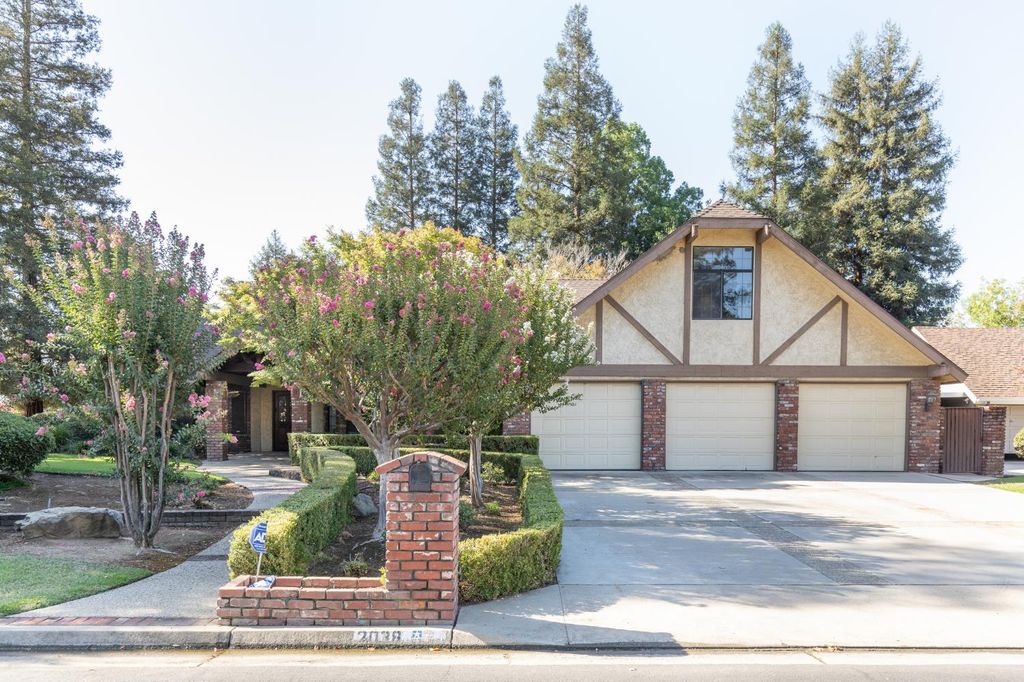 2038 Rall Avenue, Clovis, CA 93611