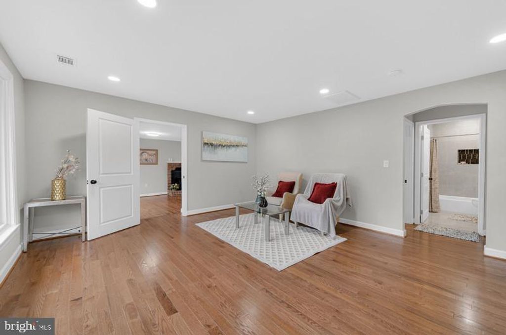 Image 12 of property listing at 5635 W SHADY SIDE RD, Churchton, MD 20733