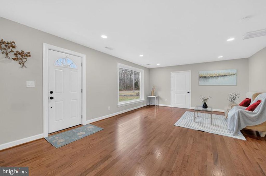 Image 13 of property listing at 5635 W SHADY SIDE RD, Churchton, MD 20733