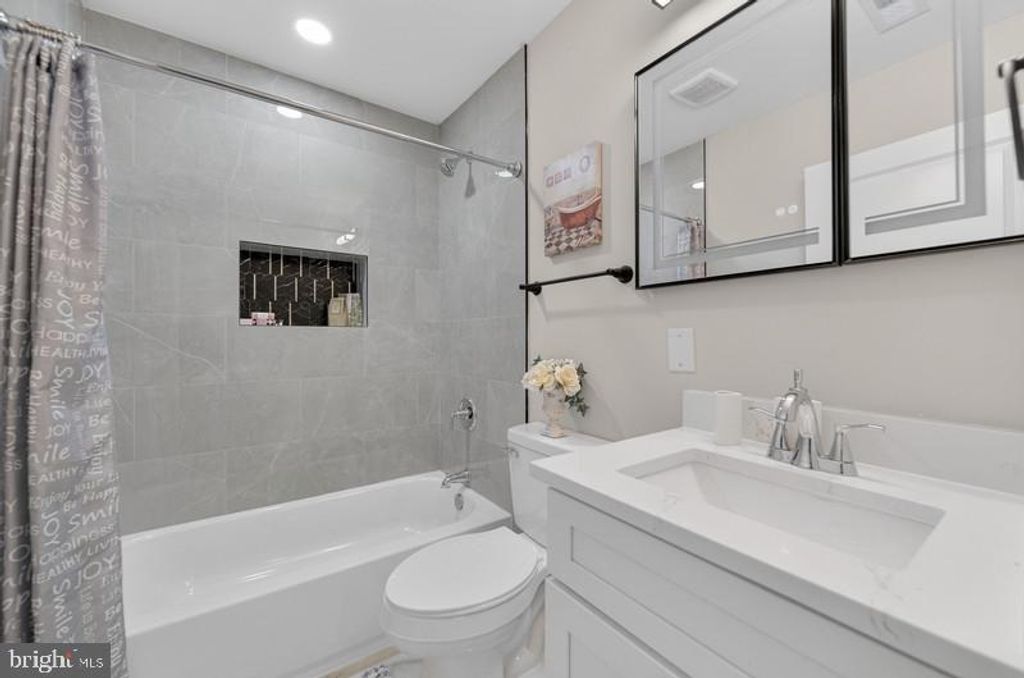 Image 18 of property listing at 5635 W SHADY SIDE RD, Churchton, MD 20733