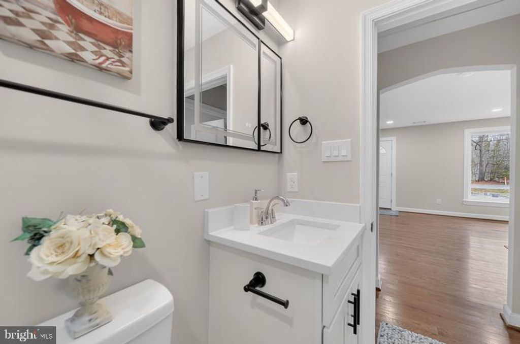 Image 19 of property listing at 5635 W SHADY SIDE RD, Churchton, MD 20733