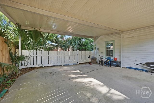 402 E 56th Street, Savannah, GA 31405
