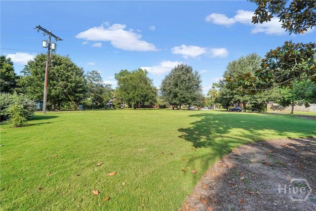 402 E 56th Street, Savannah, GA 31405