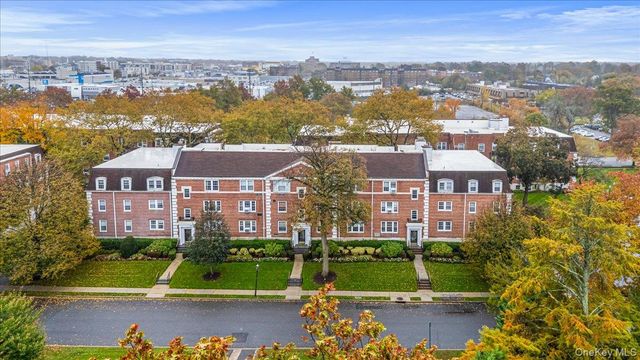 36 Hamilton Place 3-J, Garden City, NY 11530