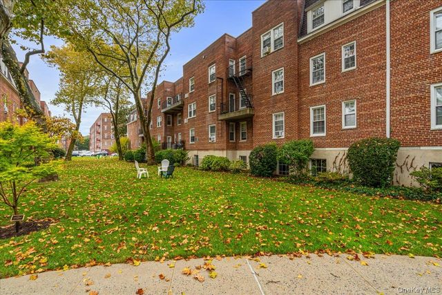 36 Hamilton Place 3-J, Garden City, NY 11530