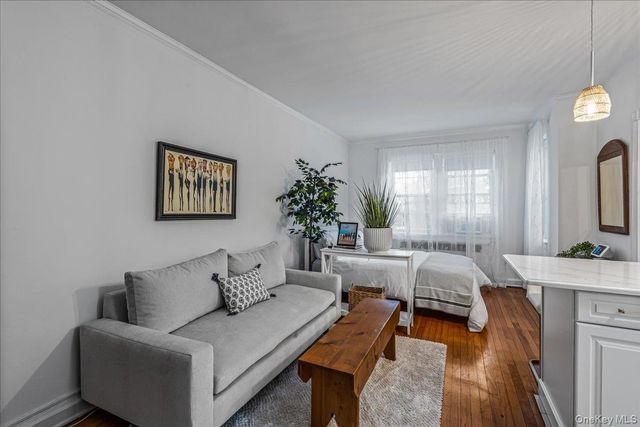 36 Hamilton Place 3-J, Garden City, NY 11530