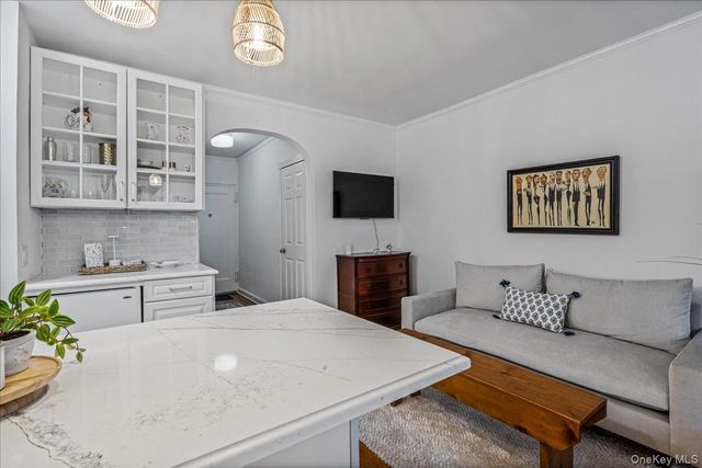 36 Hamilton Place 3-J, Garden City, NY 11530