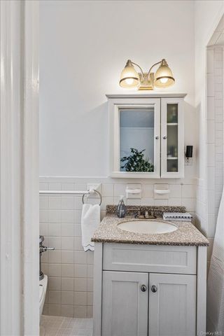 36 Hamilton Place 3-J, Garden City, NY 11530