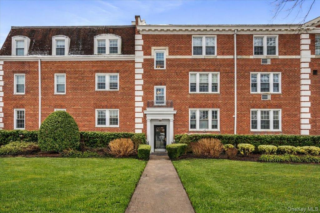 36 Hamilton Place 3-J, Garden City, NY 11530