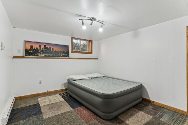 3913 Thomas Avenue N, Minneapolis, MN 55412