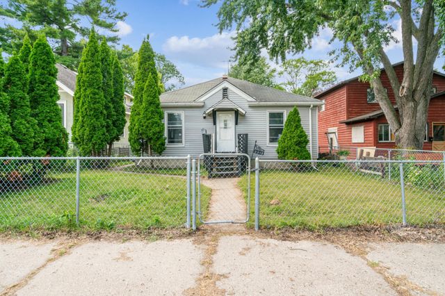 3913 Thomas Avenue N, Minneapolis, MN 55412