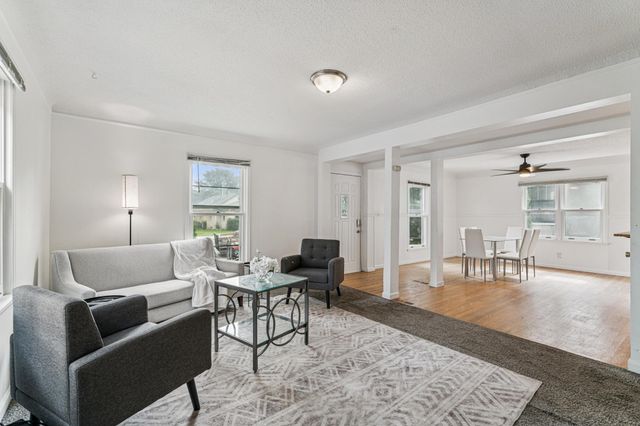 3913 Thomas Avenue N, Minneapolis, MN 55412