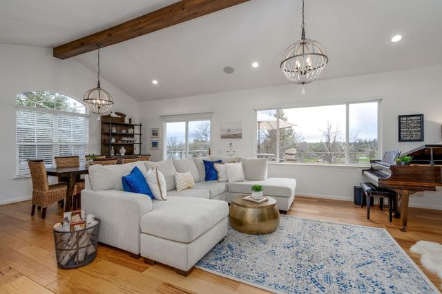 22957 Sunset Ridge Dr, Auburn, CA 95602