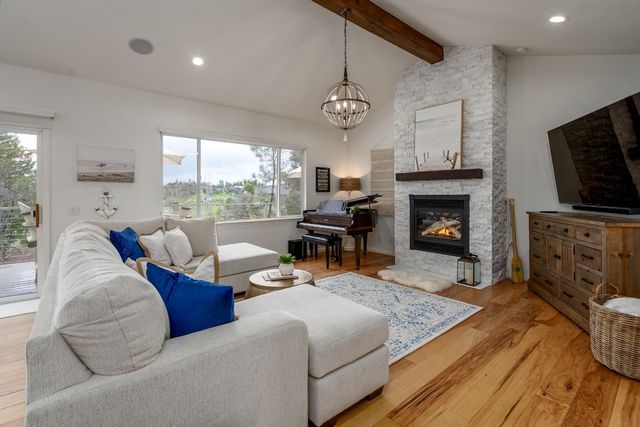 22957 Sunset Ridge Dr, Auburn, CA 95602