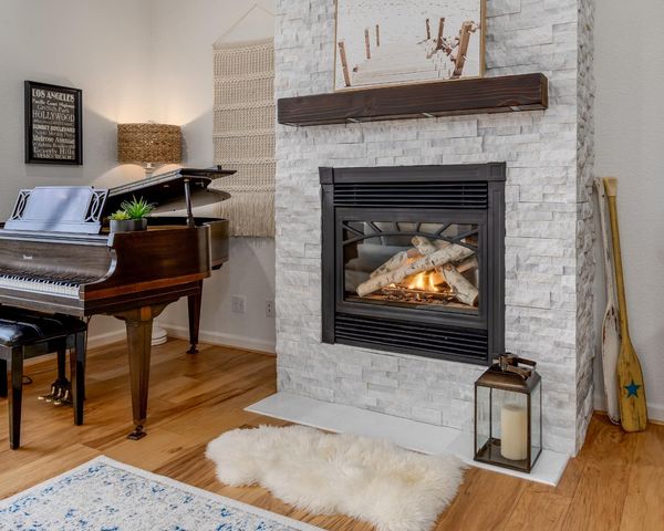 22957 Sunset Ridge Dr, Auburn, CA 95602