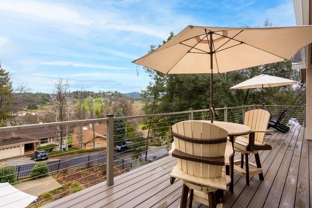 22957 Sunset Ridge Dr, Auburn, CA 95602