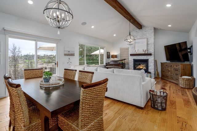 22957 Sunset Ridge Dr, Auburn, CA 95602