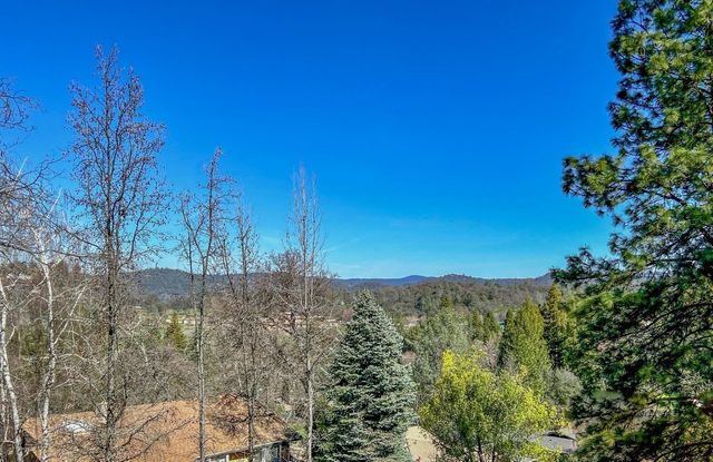 22957 Sunset Ridge Dr, Auburn, CA 95602