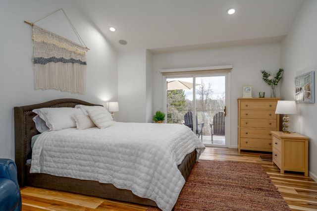 22957 Sunset Ridge Dr, Auburn, CA 95602