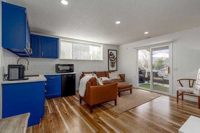 22957 Sunset Ridge Dr, Auburn, CA 95602