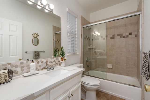 22957 Sunset Ridge Dr, Auburn, CA 95602