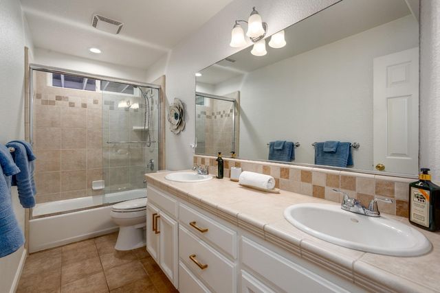 22957 Sunset Ridge Dr, Auburn, CA 95602