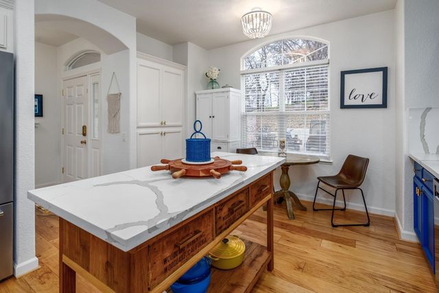 22957 Sunset Ridge Dr, Auburn, CA 95602