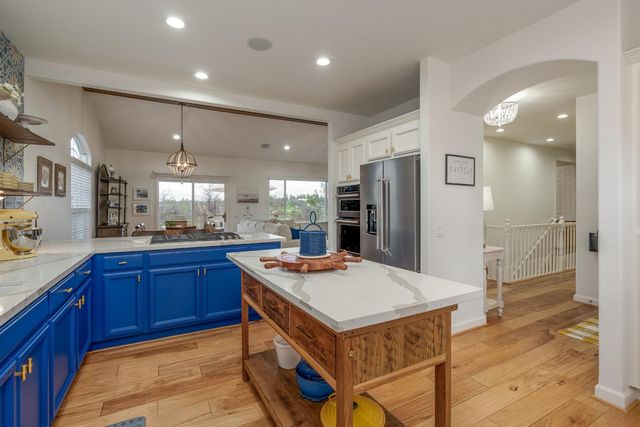 22957 Sunset Ridge Dr, Auburn, CA 95602