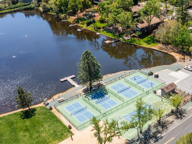 22957 Sunset Ridge Dr, Auburn, CA 95602
