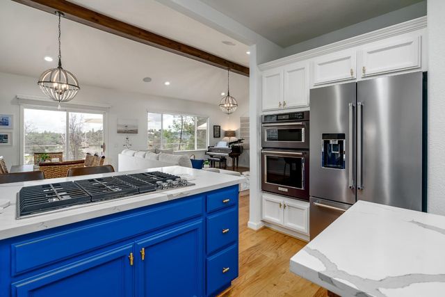 22957 Sunset Ridge Dr, Auburn, CA 95602