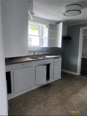 706 E Virginia, Victoria, TX 77901