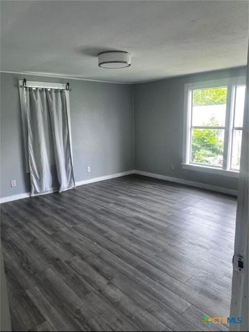 706 E Virginia, Victoria, TX 77901