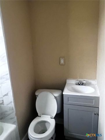 706 E Virginia, Victoria, TX 77901