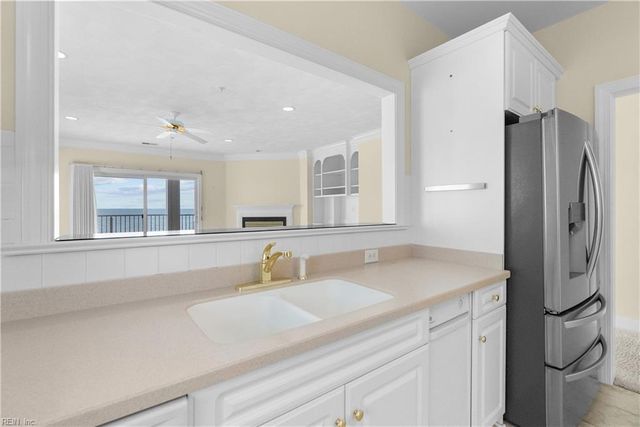 2420 Ocean Shore Cres Apt 201, Virginia Beach, VA 23451