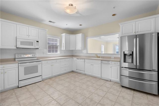 2420 Ocean Shore Cres Apt 201, Virginia Beach, VA 23451