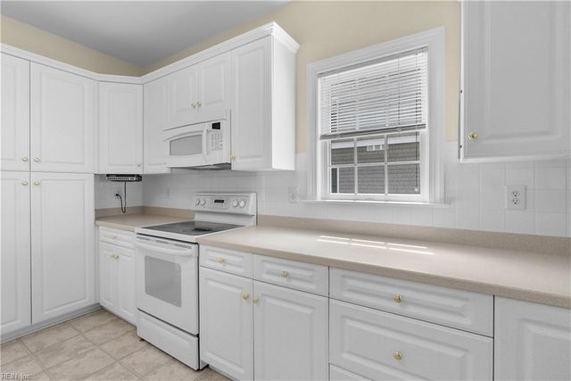 2420 Ocean Shore Cres Apt 201, Virginia Beach, VA 23451